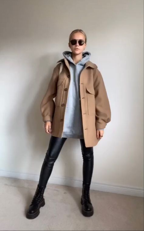 Beige Shacket Outfit, Overshirt Outfit, Shacket Outfits, Beige Shacket, Shacket Outfit, Winter Fashion Outfits Casual, Zara Outfit, Simply Chic, Street Style Winter