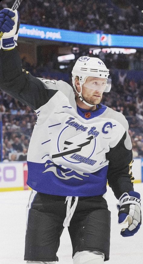 Tampa Bay Lightning Wallpapers, Steven Stamkos, Lightning Hockey, Nhl Games, Tampa Bay Lightning, Hockey Goalie, Hockey Players, Tampa Bay, Nhl