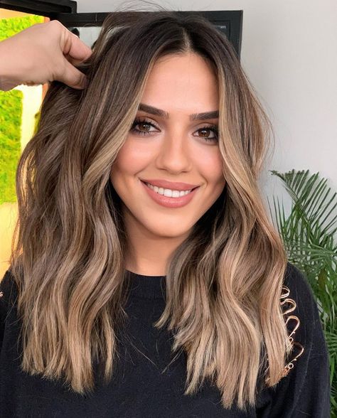 Brunette Hair Cuts, Mom Hair, Brunette Hair With Highlights, Hair Color Light Brown, Brunette Balayage Hair, Brown Hair Balayage, Light Hair Color, Haircut Hairstyle, Brown Blonde Hair