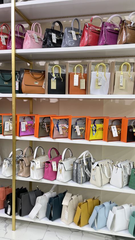 Bags Store Interior Design, Bag Store Design, Gandhi Pic, Fancy Store, Store Shelves Design, Shopping Pictures, Handbag Display, Bag Closet, Retail Store Interior Design