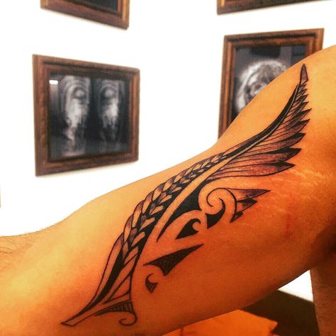 #tattoo #feather #tattooideas #maori #maoric #feathertattoo #levitation #positivevibes Ta Moko Tattoo, Sparrow Tattoo Design, Tattoo Feather, Swirl Tattoo, Island Tattoo, New Zealand Tattoo, Sparrow Tattoo, Maori Patterns, Maori Designs