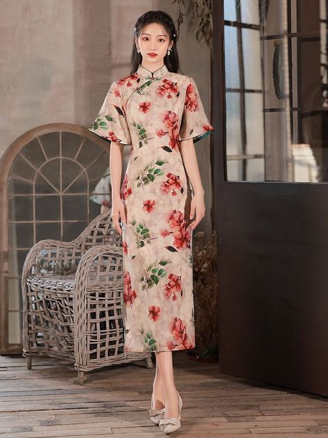 Chinese New Year Dress Modern, Batik Cheongsam Modern, China Dress Modern, Cheongsam Aesthetic, Chinese Dress Aesthetic, Chinese Qipao Modern, Qipao Aesthetic, Cheongsam Modern Dress, Modern Qipao Dress