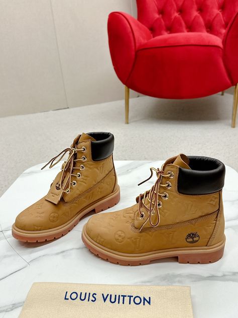 Size: Female 35-40 (41 customized non-refundable)
Size: Men's size 39-45 (39 customized non-refundable)
Upper: imported Niujing
Neri: cowhide
Outsole: original open outsole Louis Vuitton Timberland Boots, Timberlands, Timberland Boots, Louis Vuitton, Boots, The Originals, Sneakers