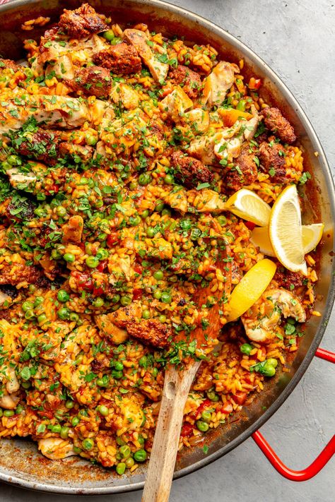 Chicken Paella Recipe Easy, Chicken And Chorizo Paella Recipe, Chorizo Paella Recipe, Chorizo Recipes Dinner, Chicken And Chorizo Paella, Spanish Paella Recipe, Chorizo Paella, Easy Paella, Chicken Paella