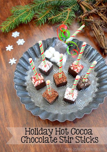 Joyously Domestic: Holiday Hot Cocoa Chocolate Stir Sticks Diy Edible Gifts, Cocoa Spoons, Hot Chocolate Stirrers, Cannibis Recipes, Peppermint Cocoa, Diy Hot Cocoa, Diy Hot Chocolate, Peppermint Hot Cocoa, Homemade Hot Cocoa