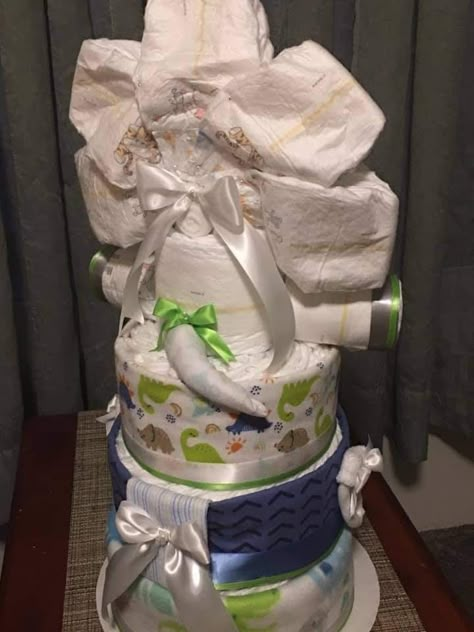 Dino Diaper Cake, Dinosaur Baby Shower Ideas, Dinosaur Diaper Cake, Dino Decor, Dinosaur Baby Shower Theme, Diaper Gifts, Nappy Cake, Diaper Cake Boy, Baby Shower Crafts