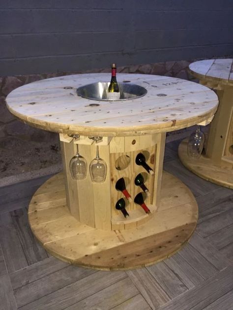 20+ Creative Recycled Cable Reel Ideas: Game Tables, Fairy Gardens, & More! Wire Spool Ideas, Wooden Spool Tables, Spool Ideas, Spool Furniture, Spool Tables, Cable Spool, Wire Spool, Pallet Ideas Easy, Woodworking Inspiration