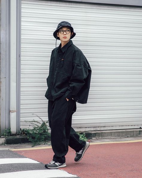 Japanese Minimalist Fashion Men, Japan Fashion Street Men, Japanese Outfits Street Style, Americana Fashion Men, Japanese Street Fashion Men, Japanese Mens Fashion, Dapper Outfit, Japan Fashion Street, Japan Streetwear