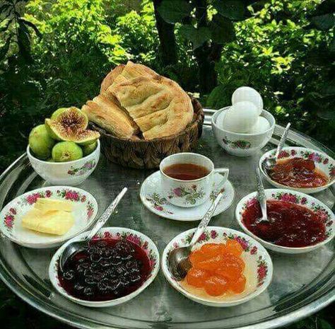 Tea time Iranian Breakfast, Persian Breakfast, Armenian Recipes, Iranian Food, Moroccan Food, Persian Food, Tea Time, Camembert Cheese, Breakfast Recipes