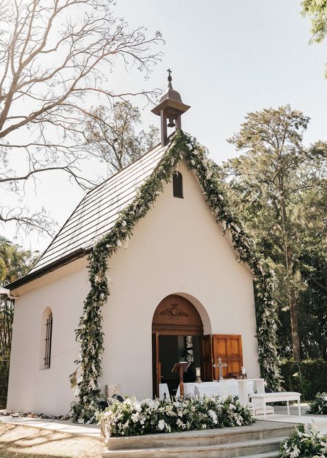 The couple celebrated their 10 year dating anniversary with a wedding and we honestly can’t think of a more perfect way to celebrate! With the cutest outdoor church ceremony in Costa Rica adorned in eucalyptus, delicate white florals and succulents this elegant wedding planned by Simply Perfect is the perfect warm weather wedding inspo. Sweet Centerpieces, Beautiful Chapels, Small Church Weddings, Wedding Cake Centerpieces, Cake Centerpieces, Second Marriage, Church Aesthetic, Dating Anniversary, White Chapel