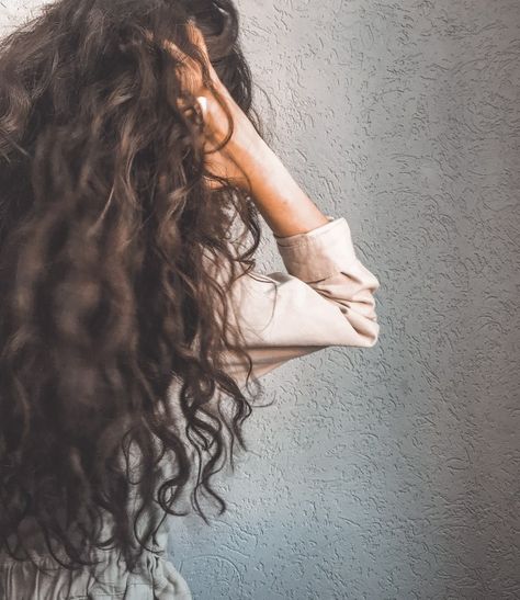 curly girl, curly hair, brown, long hair My instagram, welcome 🥰 https://www.instagram.com/fluffy.petite/ Curly Hair Brown, Brown Long Hair, Brown Curly Hair, Girl With Brown Hair, Hair Brown, Fluffy Hair, Long Curly Hair, Curly Girl, Long Curly