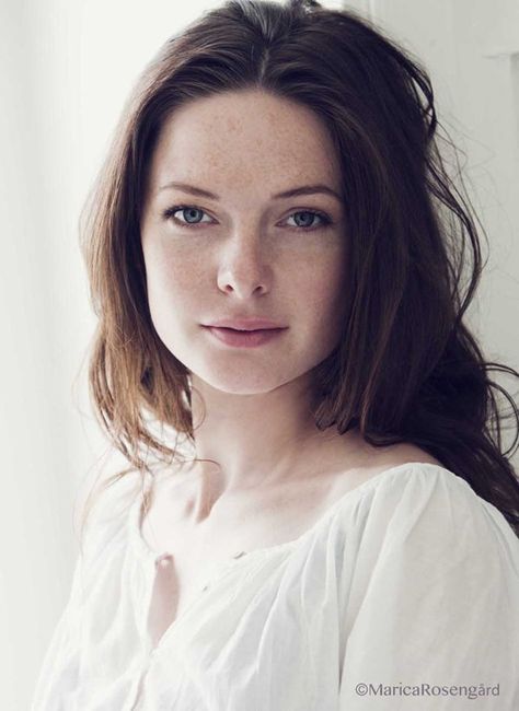 Rebecca Ferguson as Mariotta. I love her a lot  au naturel. Rebecca Ferguson Actress, Rebecca Ferguson, Felicity Jones, Pretty Woman, Blue Eyes, Gq, Brown Hair, Stockholm, Actors & Actresses