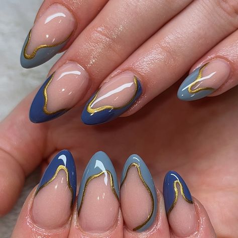 blue and gold nails ✨🩵 acrylic full set w/ nail art done on @ayeeeits_shanay <3 @youngnailsinc - cover pink @dndgel @dndgel.europe - dc 098 aqua gray - dc 321 goodie bag #bluenails #mutedblue #bluetonednails #blueandgoldnails #earthtone #earthtones #earthtonenails #abstractnails #minimalistnails #goldnails #acrylicnails #almondnails #mediumacrylicnails #youngnails #youngnailsacrylic #dndgel #dndgelgoodiebag #dndgelaquagray #ontario #nailpromagazine #nailsmagazine #nailitmag #nailitmedia... Gray Blue Nails With Design, Light And Dark Blue Nail Designs, Almond Nails Blue Chrome, Dusty Blue Nails With Design, Blue And Gold Nails Acrylic, Blue Bridal Nails, Blue Almond Nails Design, Brown And Blue Nails, Blue Gray Nails