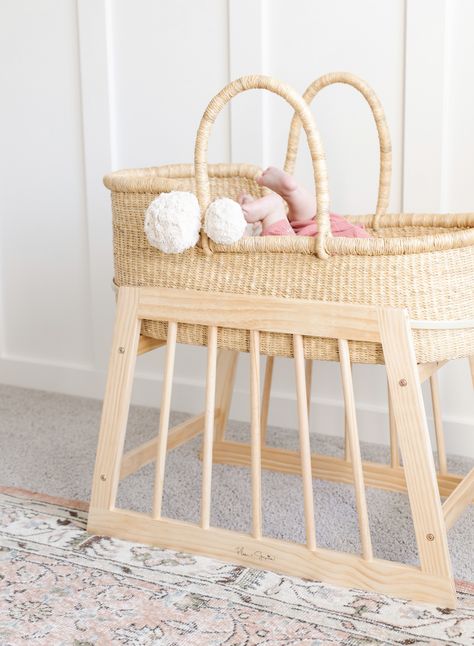 Diy Bassinet Stand, Baby Store Display, Nursery Bassinet, Moses Basket Stand, Nursery Baskets, Baby Furniture Sets, Macrame Curtain, Baby Necessities, Crochet Basket Pattern