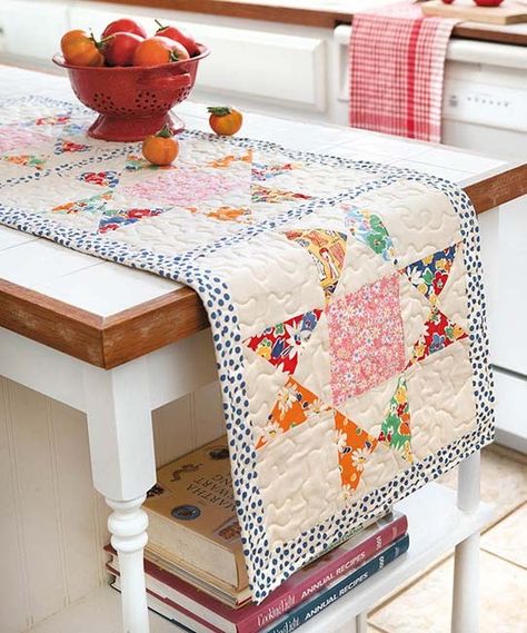 Quilted Runners, Table Topper Patterns, Market Table, Quilted Table Runners Patterns, Homemade Quilts, Table Quilts, Quilted Table Toppers, Classic Table, Table Runner And Placemats