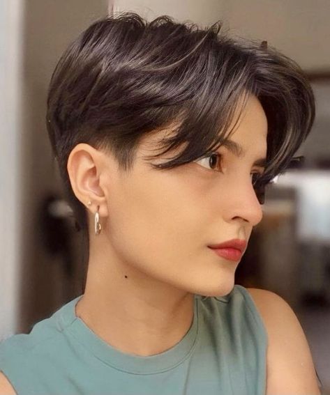 Lesbian Hair, Tomboy Haircut, Androgynous Hair, Short Hair Tomboy, Really Short Hair, Hair Inspiration Short, Short Hair Undercut, Shot Hair Styles, Very Short Hair