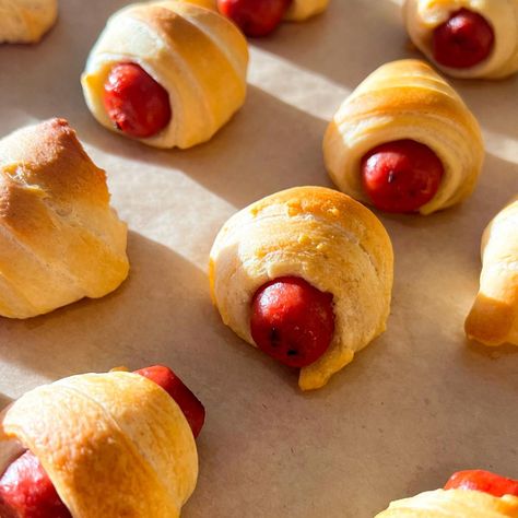 Pigs in a Blanket with Little Smokies - Gitta's Kitchen Little Smokies Pigs In A Blanket, Pig In A Blanket, Mini Pigs In A Blanket, Mini Hotdogs Appetizer, Herb Chicken Breast, Hot Dog Appetizers, Tiny Pigs, Breakfast Vegetables, Easy Pasta Sauce