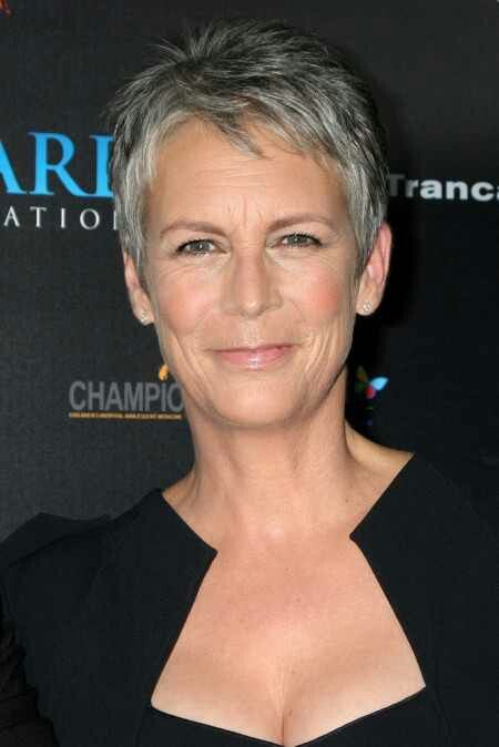 Jamie Lee Curtis Grow Out Grey Hair, Long Blonde Curly Hair, Grey Hair And Makeup, Going Gray Gracefully, Gray Hair Growing Out, Lee Curtis, Jamie Lee Curtis, Jamie Lee, Going Gray