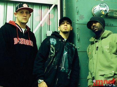 fort minor <3 Mike Shinoda Fort Minor, Mike Shinoda, Time Running Out, Chester Bennington, Linkin Park, Chester, Old School, Fort, Going Out