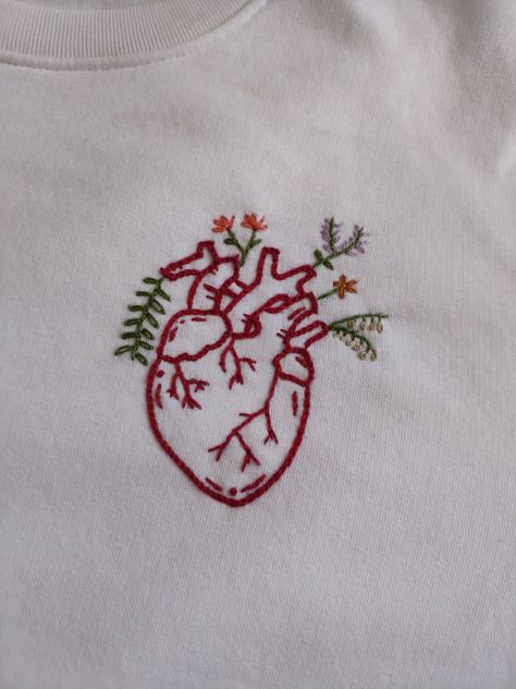 Follow me on my personal page @hilotendido on Instagram for more ✨ Red And White Embroidery Ideas, Red Shirt Embroidery, Embroidered Anatomical Heart, Embroidery For Him, Embroidery For Boyfriend, Embroidered Hoodie Diy, Embroider Heart, Embroidery Boyfriend, Embroidery On Hoodies