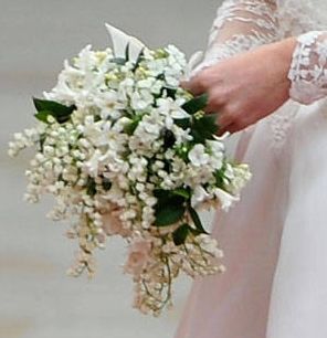 Flowers that were in Kate Middleton's wedding bouquet Lily Of The Valley Bouquet, Teardrop Bouquet, Royal Wedding Gowns, Middleton Wedding, Prins William, Kate Middleton Wedding, Meghan Markle Wedding, Beautiful Wedding Flowers, White Bridal Bouquet