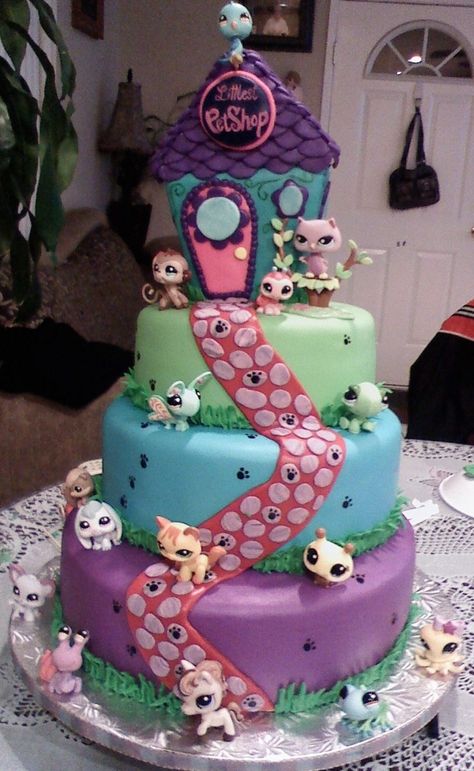 All of these cakes are amazing!!! Littlest Pet shop cake!Cake Lps Cakes, Fnaf Crafts, Cupcake Pictures, Lps Toys, Lps Littlest Pet Shop, Awesome Cakes, Childrens Birthday Cakes, Littlest Pet Shop, Birthday Cupcakes