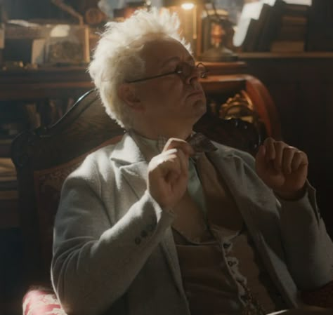 good omens season 2 icons pfp profile picture aziraphale Aziraphale Icons Good Omens, Aziraphale Screencaps, Aziraphale Magician, Aziraphale Side Profile, Aziraphale Season 2, Aziraphale Pfp, Good Omens Pfp, Aziraphale Icon, What Did I Do Wrong