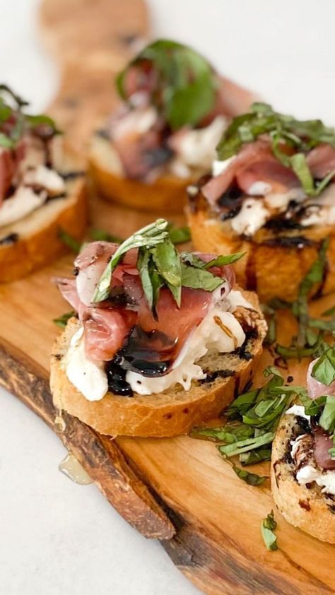 Burrata Crostini, Prosciutto Burrata, Prosciutto Crostini, German Food Authentic, Honey Drizzle, Thanksgiving Appetizer, Roasted Carrots Recipe, Southern Thanksgiving, Thanksgiving Menu Ideas Side Dishes