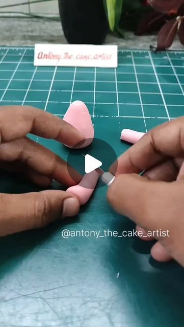 AFRICA's NO 1 CAKE BRANDS BOOSTER/Olubunmi Temitope on Instagram: "How to make teddy bear with fondant
.
💠🎥@antony_the_cake_artist
.
.
.
#cakelicious_naija" Fondant Bear, Make Teddy Bear, Teddy Bear Birthday Cake, Fondant Teddy Bear, Cake Branding, Travel Cake, Shirt Cake, Teddy Bear Cakes, Teddy Bear Birthday