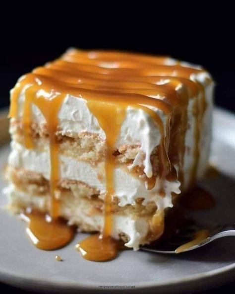 grandma's favorite recipes🍲🍟🥘 | PLEASE S.A.Y S0METHlNG WHEN Y0U SEE THlS P0ST | Facebook Apple Eclair Cake, Apple Eclair, Caramel Icebox Cake, Baked Caramel Apples, America Cake, Homemade Apple Pie Filling, Baked Caramel, Salted Caramel Ice Cream, Ritz Cracker