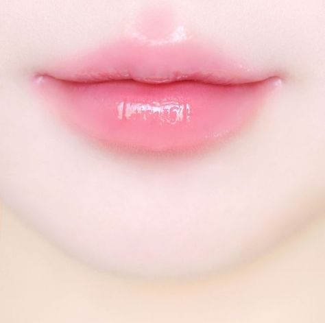 Korean fashion Pink Lip Aesthetic, Clean Skin Face, Lips Inspiration, Elegant Touch Nails, Light Pink Lips, Korean Lips, Rosy Lips, Small Lips, Doll Eye Makeup