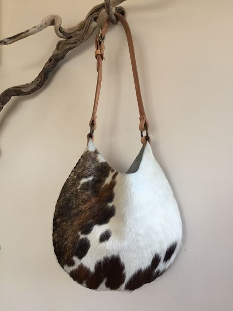 Cowhide hair on and leather sack tote by XOM Bags, xombags@gmail.com Boho Cowgirl, Cowhide Bag, Fur Bag, Cow Skin, Cute Purses, Leather Projects, Leather Diy, Woven Bag, Leather Design