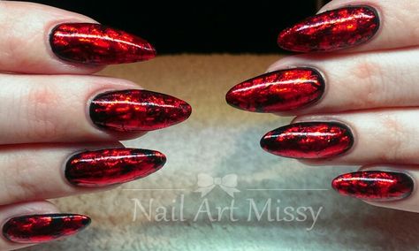 Black and red foil design Black Nails With Red Foil, Red Foil Nails Designs, Red Foil Nails, Foil Nail Designs, Wine Nails, New Years Eve Nails, Nails Beautiful, Red Nail Art, Foil Design