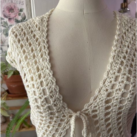 Supportive Crochet Top, Patch Work Cardigan Crochet, Crochet Shirt Patterns, Lacy Crochet Top, Crochet Cherry Blossom, Crochet Lace Vest, Creativity Projects, Crochet Shirt Pattern, Hozier Concert