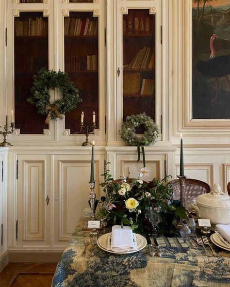 Holiday Table Inspiration, Nordic Pastel, Country Home Magazine, Table Garland, My French Country Home, Antique Aesthetic, French Country Home, Interiors Dream, Table Inspiration