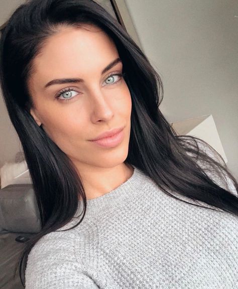 Jessica Lowndes, Social Media Break, Canadian Actresses, Woman Face, Pretty Woman, Beauty Hacks, Actresses, Celebrities, Hair Styles