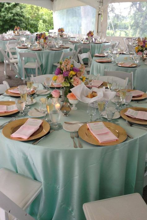 Aqua Table Decor, Mint Quinceanera Decorations, Aqua Centerpieces, Mint Green Birthday Decorations, Wedding Cakes Table, Up Centerpieces, Cakes Table, Peach Wedding Decorations, Pink Table Settings