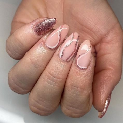 Gold Party Nails, Rose Gold Nail Ideas, Gold Nail Ideas, Nail Art Rose, Shorter Nails, Rose Gold Nail, Rose Gold Highlights, Rose Nail Art, Formal Nails