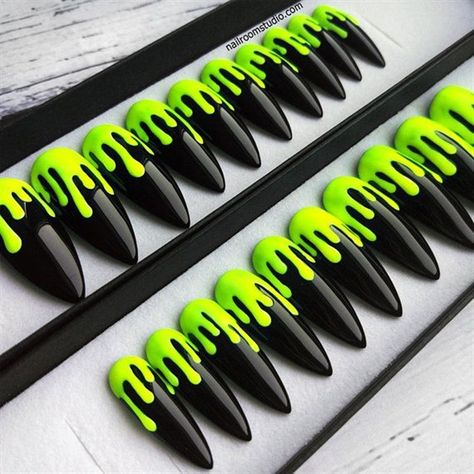 Neon Black, Nails Matte, Room Studio, Nail Room, Nail Remover, Ideas Nails, Black Stilettos, Nail Sizes, Matte Nails