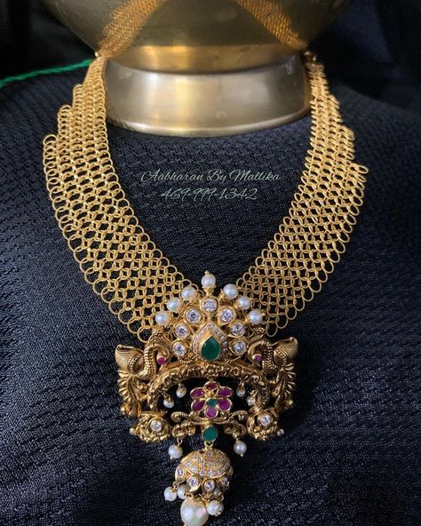 Necklace Gold Indian, Minimalist Jewelry Silver, Gold Temple Jewellery, Antique Necklaces Design, Diamond Pendants Designs, Antique Gold Jewelry Indian, Diamond Wedding Jewelry, Modern Gold Jewelry, Mesh Necklace