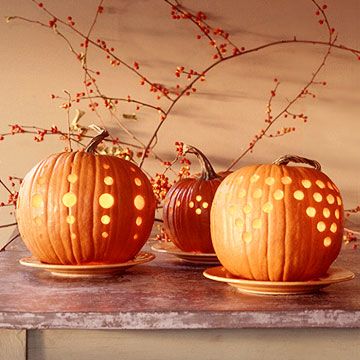 Design a unique pumpkin with peppy polka dots. See how it was done here: http://www.bhg.com/decorating/seasonal/autumn/fall-pumpkins-with-drilled-holes/?socsrc=bhgpin090212drilledpumpkins Diy Pumpkin Carving, Polka Dot Pumpkin, Creative Pumpkin Carving, Carved Pumpkins, Halloween Fest, Labu Halloween, Pumpkin Carvings Stencils, Creative Pumpkins, Thanksgiving Tablescapes