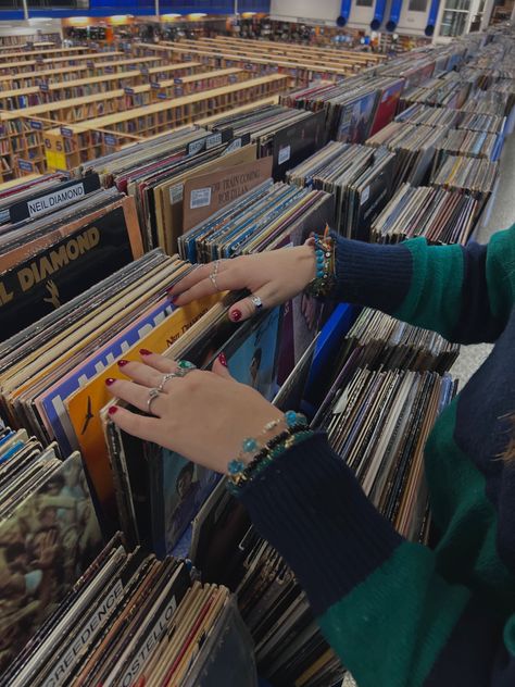 Album Shopping Aesthetic, Guitar Shop Photoshoot, Record Store Instagram Pictures, Record Shopping Aesthetic, Record Store Photos, Record Shop Photoshoot, Record Shop Aesthetic, Record Store Photoshoot, Alpha Aesthetic