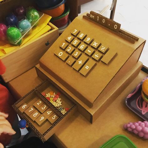 Diy Cardboard Cash Register, Diy Cashier Box Cash Register, Diy Cash Register, Cardboard Cash Register, Play Grocery Store, Cardboard Crafts Kids, Alphabet Letter Crafts, Cardboard Crafts Diy, Cardboard Box Crafts