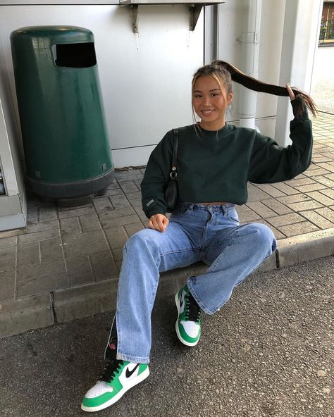 hell (@hhelenanguyen) posted on Instagram • Nov 1, 2020 at 7:12pm UTC Outfit Jordan, Mode Dope, Jordan Outfits, School Looks, Mode Inspo, Outfits Women, Mode Vintage, Teen Fashion Outfits, Looks Vintage