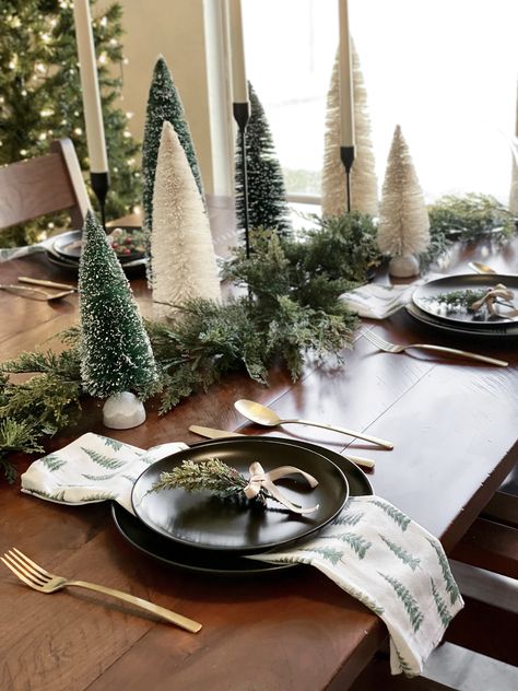 Table Decorations Christmas, Table Decoration Christmas, Christmas Table Ideas, Table Decor Christmas, Christmas Table Decoration, Holiday Tablescape, Deco Table Noel, Christmas Dining Table, Christmas Table Decor