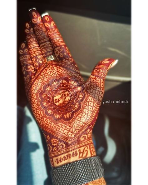 henna designs simple front hand | latest mehndi designs wedding front hand | flower mehndi designs front hand | modern mehndi designs front hand | stylish mehndi designs front hand | Arabic Mehndi, Mehndi Designs Front Hand, Arabic Mehndi Designs, Hand Mehndi, Mehndi Designs For Hands, Mehndi Designs, Geometric Shapes, Floral Pattern, Everyday Wear