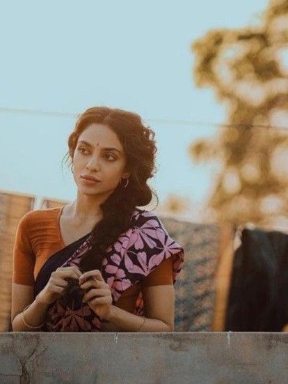 sobhita dhulipala (kurup) Shobita Dhulipala Aesthetic, Sobhita Dhulipala Photoshoot, Sobhita Dhulipala Aesthetic, Sobitha Dhulipala, Sobhita Dhulipala Saree, Shobhita Dhulipala Saree, Vintage Saree Photoshoot, Sari Aesthetic, Shobita Dhulipala