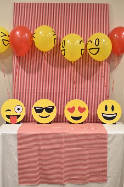 4 Emoji Birthday Party Balloon Holder Centerpieces by Hope2Create on Etsy Emoji Valentines, Emoji Birthday Party, Balloon Holders, Emoji Party, Emoji Birthday, Boyfriend Crafts, Lamb Decorations, Easter Basket Diy, Birthday Party Balloon