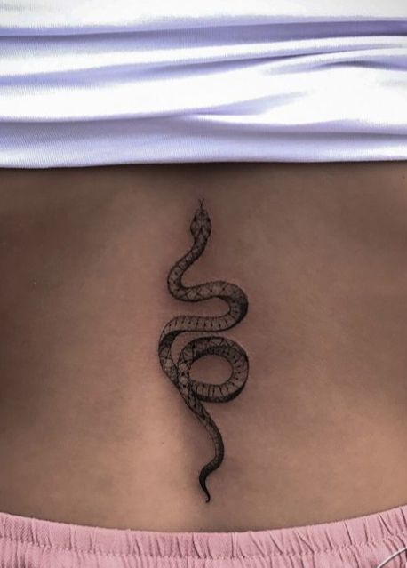 Snake Spine Tattoo, Back Tattoos Spine, Tattoo Snake, Snake Tattoo Design, Spine Tattoos For Women, Spine Tattoo, Back Tattoo Women, Discreet Tattoos, Spine Tattoos