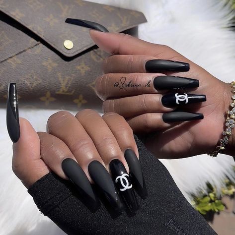 Chanel Aesthetic Nails, Channel Nails, Chanel Nails Design, Gucci Nails, Designer Nails, Crazy Nail Art, Nails 2018, Purple Acrylic Nails, Chanel Nails